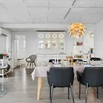 1103 Feriehus *